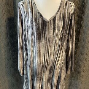 Sami & Jo Elegant Gray Patterned Top